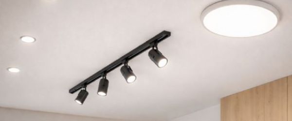 嵌燈、軌道燈、吸頂燈怎麼選？無主燈照明設計一次搞懂